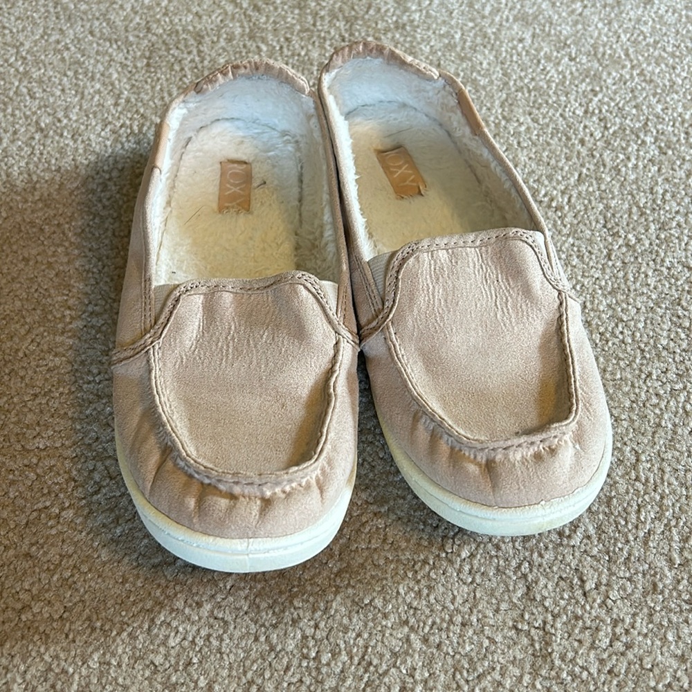 Roxy Tan lined slip on shoes